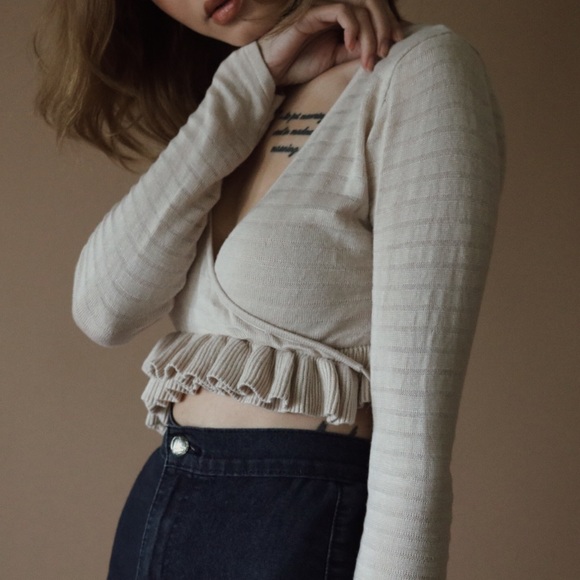Knit cream ruffle wrap crop top loungewear - Picture 2 of 3